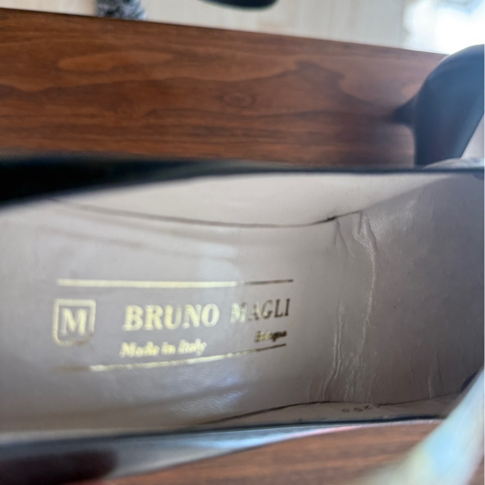 Vintage Bruno Magli Leather Pumps with Bows - Picture 9 of 12